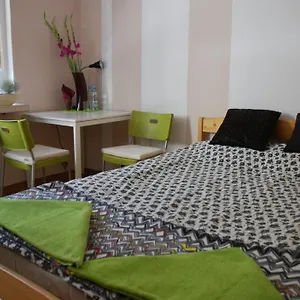 https://lama-rooms.warsawhotelspoland.com